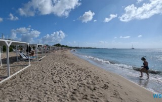 Nevis Basseterre 24.12.03 Zu Fuß mit Taxi Fähre Boot Bus zu karibischen Stränden AIDAperla 001