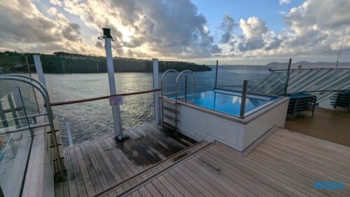 Patiodeck Karibik 24.11.26 Zu Fuß mit Taxi Fähre Boot Bus zu karibischen Stränden AIDAperla 029