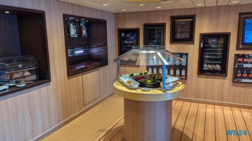 Pier 3 Market Karibik 24.12.04 Zu Fuß mit Taxi Fähre Boot Bus zu karibischen Stränden AIDAperla 001