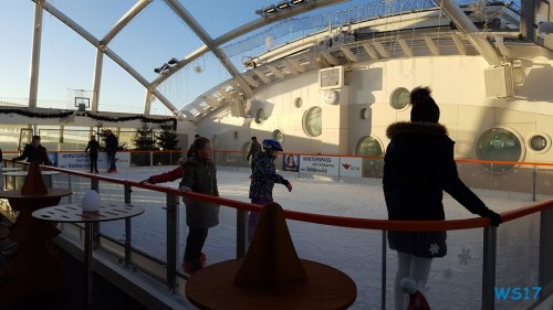 Eisbahn AIDAprima Southampton 17.01.02 – Jahreswechsel auf der AIDAprima Metropolen 054 Eisbahn AIDAprima Southampton 17.01.02 - Jahreswechsel auf der AIDAprima Metropolen