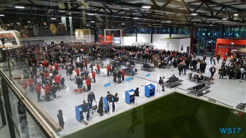 Terminal Hamburg 18.03.17 – Zu spät zu den Metropolen AIDAperla 002 Terminal Hamburg 18.03.17 - Zu spät zu den Metropolen AIDAperla
